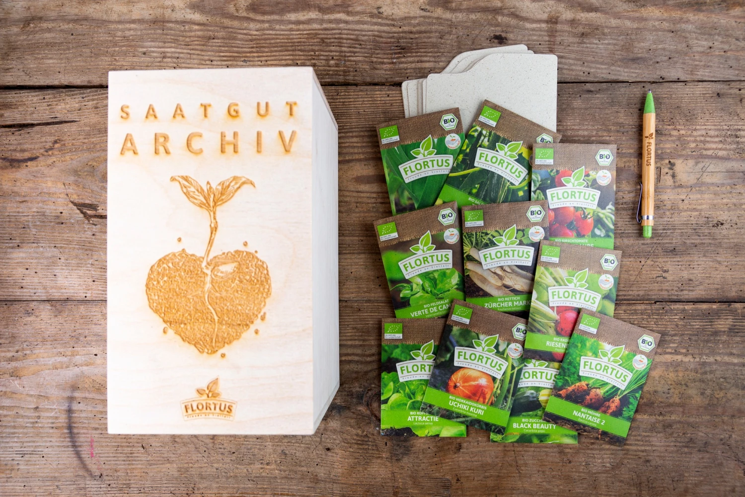 Gemüse Saatgut Archiv Holzbox (10 Tütchen + Register) | BIO Gemüsesamen-Sets Von FLORTUS 6 Gemüse Saatgut Archiv Holzbox (10 Tütchen + Register) | BIO Gemüsesamen-Sets Von FLORTUS – Bild 4
